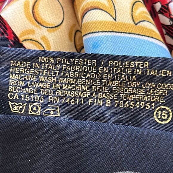 Edinburgh Castle, Red and Gold Castle Print Scarf art of the scarf,tie rack - Picture 7 of 7